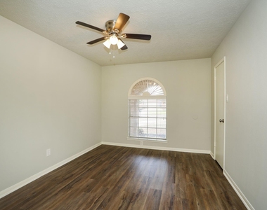 815 Park Meadow Drive - Photo Thumbnail 16