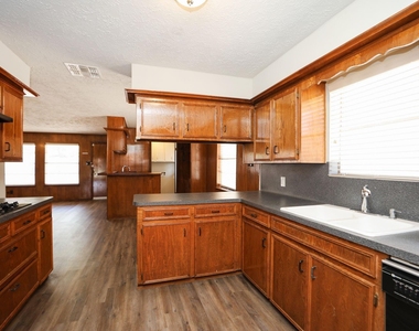 815 Park Meadow Drive - Photo Thumbnail 11