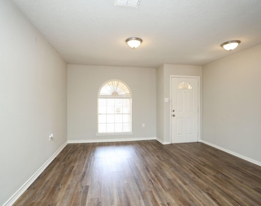 815 Park Meadow Drive - Photo Thumbnail 4