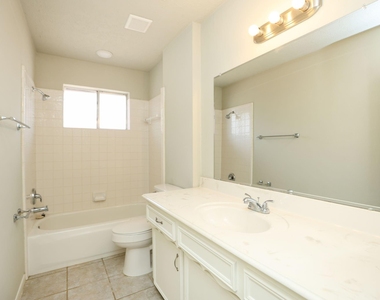 815 Park Meadow Drive - Photo Thumbnail 20