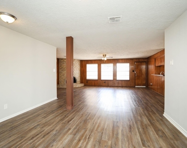 815 Park Meadow Drive - Photo Thumbnail 2