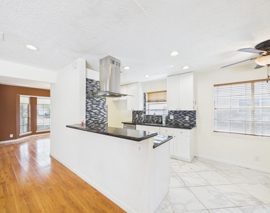12842 Westmere Drive - Photo Thumbnail 7