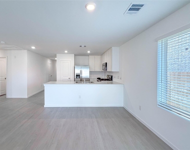 3005 Highbank Drive - Photo Thumbnail 21