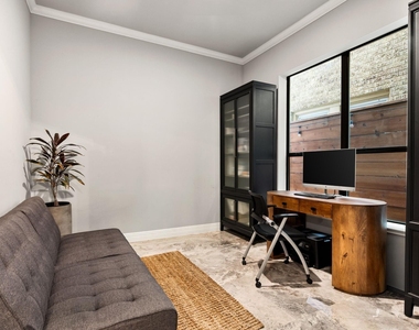 306 W Saulnier Street - Photo Thumbnail 5