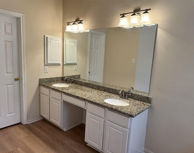 1138 Evandale Lane - Photo Thumbnail 15
