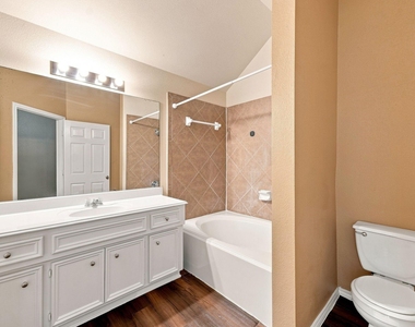 16551 Pentonshire Lane - Photo Thumbnail 32