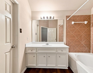 16551 Pentonshire Lane - Photo Thumbnail 33