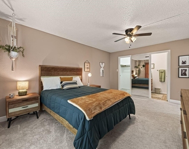 7900 N Stadium Drive - Photo Thumbnail 16