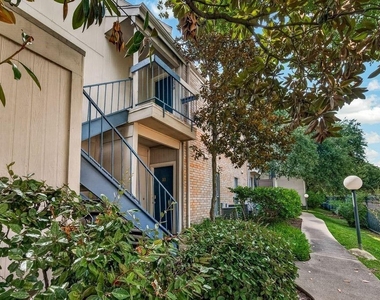 7900 N Stadium Drive - Photo Thumbnail 2