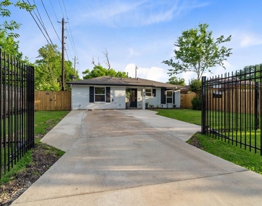 3138 Sunbeam Street - Photo Thumbnail 3