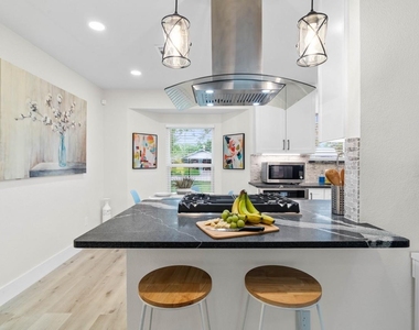 3138 Sunbeam Street - Photo Thumbnail 12