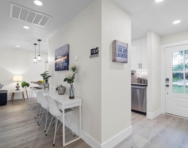 3138 Sunbeam Street - Photo Thumbnail 6