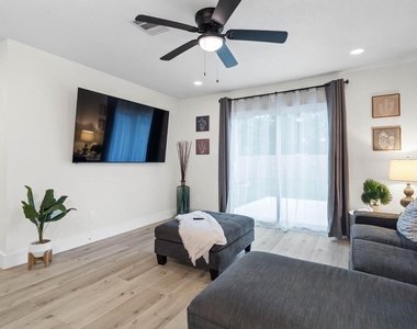 3138 Sunbeam Street - Photo Thumbnail 8