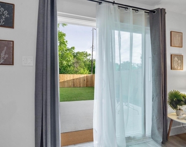 3138 Sunbeam Street - Photo Thumbnail 9