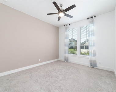 32018 Crested Knoll Court - Photo Thumbnail 4