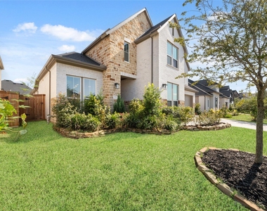 32018 Crested Knoll Court - Photo Thumbnail 2