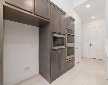 32018 Crested Knoll Court - Photo Thumbnail 18