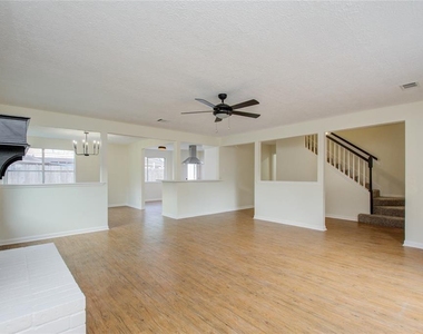 10606 Mills Flat Street - Photo Thumbnail 3