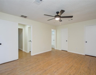10606 Mills Flat Street - Photo Thumbnail 9