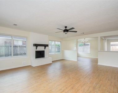 10606 Mills Flat Street - Photo Thumbnail 2