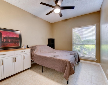 2300 Augusta Drive - Photo Thumbnail 15