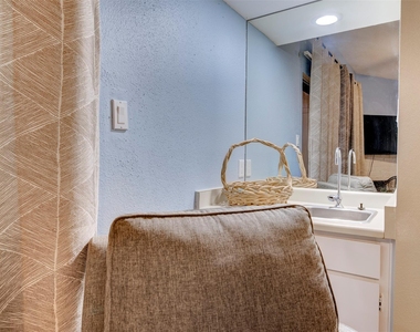 2300 Augusta Drive - Photo Thumbnail 6