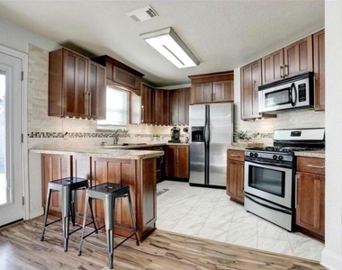 4508 Stonebridge Drive - Photo Thumbnail 9