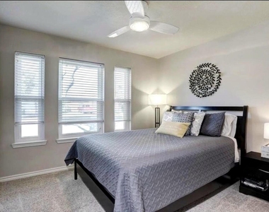 4508 Stonebridge Drive - Photo Thumbnail 17
