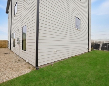 6332 Sidney Street - Photo Thumbnail 20