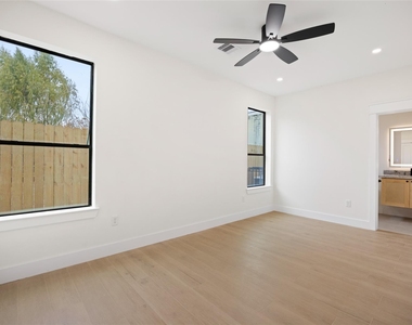 6332 Sidney Street - Photo Thumbnail 4