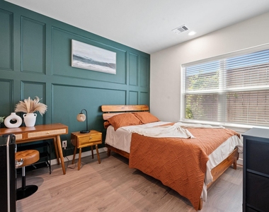 3019 Hicks Street - Photo Thumbnail 2
