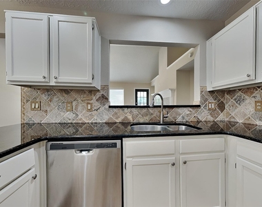 2915 Bentley Court - Photo Thumbnail 5