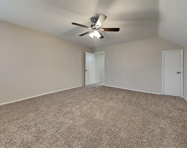 2915 Bentley Court - Photo Thumbnail 14