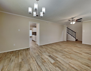 2915 Bentley Court - Photo Thumbnail 2