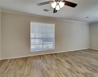 2915 Bentley Court - Photo Thumbnail 3