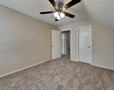 2915 Bentley Court - Photo Thumbnail 13