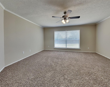 2915 Bentley Court - Photo Thumbnail 7