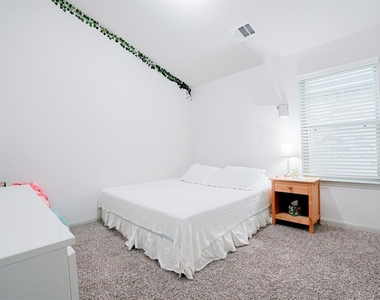 9857 Glen Brook Lane - Photo Thumbnail 23