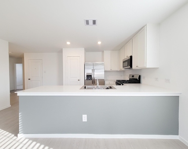 15671 Plum Brook Drive - Photo Thumbnail 9