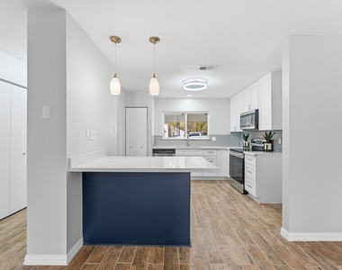 1808 N Red Cedar Circle - Photo Thumbnail 10