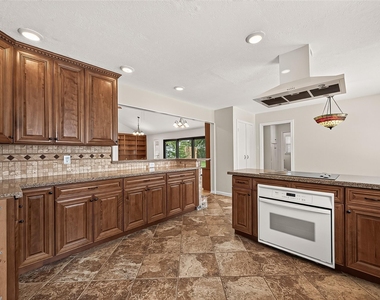 12411 Pinerock Lane - Photo Thumbnail 19