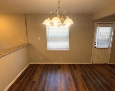 723 Cherry Valley Drive - Photo Thumbnail 5