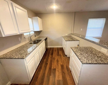 723 Cherry Valley Drive - Photo Thumbnail 7