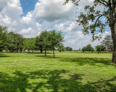 528 E Us Highway 290 Highway - Photo Thumbnail 4