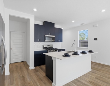 7720 Inwood Grove Lane - Photo Thumbnail 2