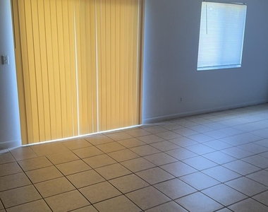 421 Mercury Avenue Se - Photo Thumbnail 5