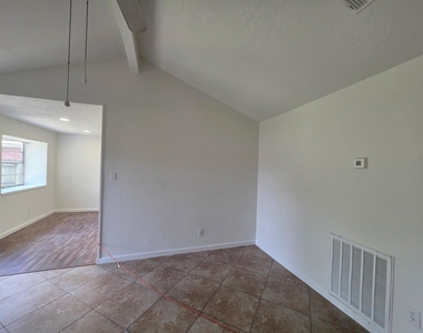 4927 Tealgate Drive - Photo Thumbnail 2