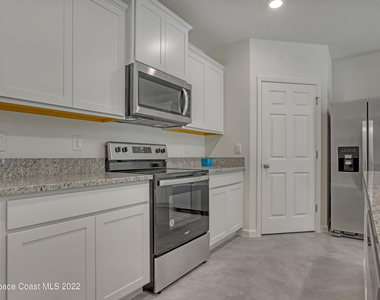 7559 Tourmaline Drive - Photo Thumbnail 7