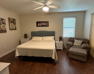 412 Waterside Circle - Photo Thumbnail 5