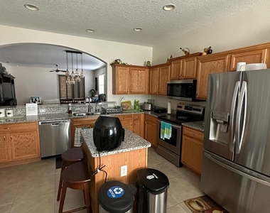 412 Waterside Circle - Photo Thumbnail 3
